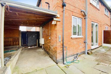 3 bedroom Semi-detached house for sale in Elmsthorpe Rise, Braunstone, LE3