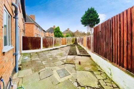 3 bedroom Semi-detached house for sale in Elmsthorpe Rise, Braunstone, LE3