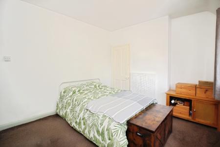 3 bedroom Terraced House for sale in Erdyngton Road, Braunstone, LE3