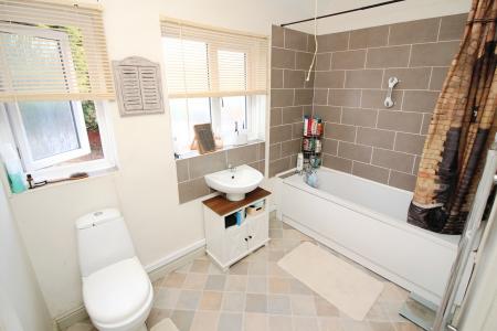 3 bedroom Terraced House for sale in Erdyngton Road, Braunstone, LE3
