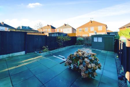 3 bedroom Semi-detached house for sale in Evelyn Drive, Leicester, LE3