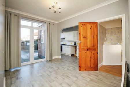 3 bedroom Semi-detached house for sale in Evelyn Drive, Leicester, LE3