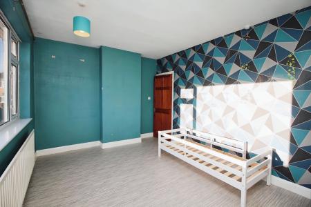 3 bedroom Semi-detached house for sale in Evelyn Drive, Leicester, LE3
