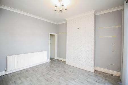 3 bedroom Semi-detached house for sale in Evelyn Drive, Leicester, LE3