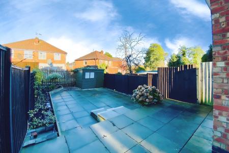 3 bedroom Semi-detached house for sale in Evelyn Drive, Leicester, LE3