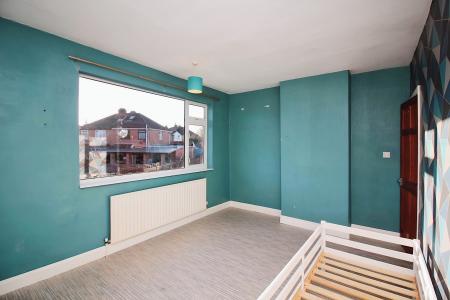 3 bedroom Semi-detached house for sale in Evelyn Drive, Leicester, LE3