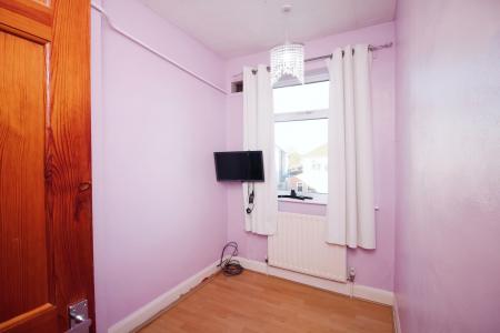 3 bedroom Semi-detached house for sale in Evelyn Drive, Leicester, LE3