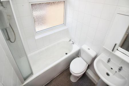 3 bedroom Semi-detached house for sale in Evelyn Drive, Leicester, LE3