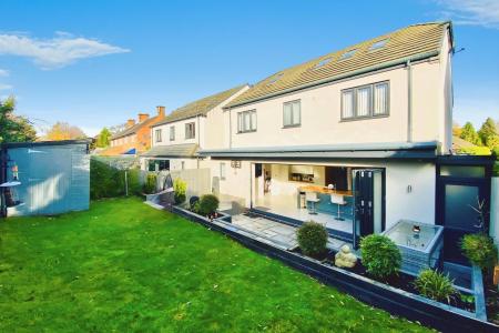 5 bedroom Detached house for sale in Fairefield Crescent, Glenfield, LE3