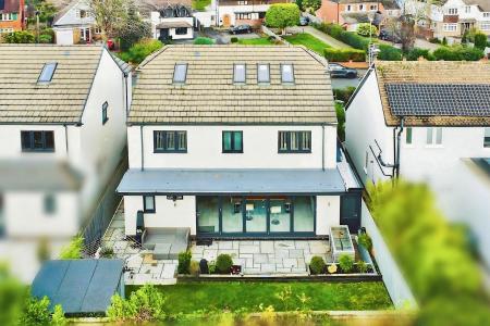 5 bedroom Detached house for sale in Fairefield Crescent, Glenfield, LE3