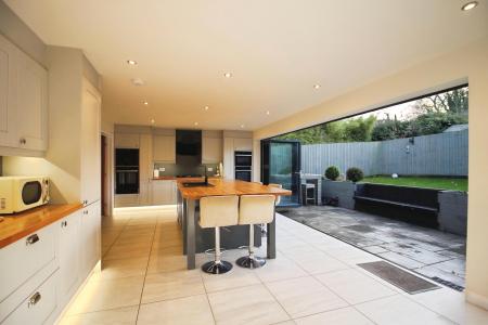 5 bedroom Detached house for sale in Fairefield Crescent, Glenfield, LE3