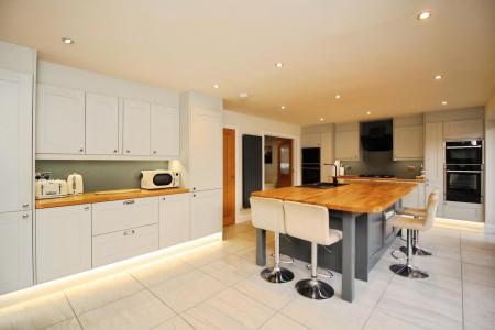 5 bedroom Detached house for sale in Fairefield Crescent, Glenfield, LE3