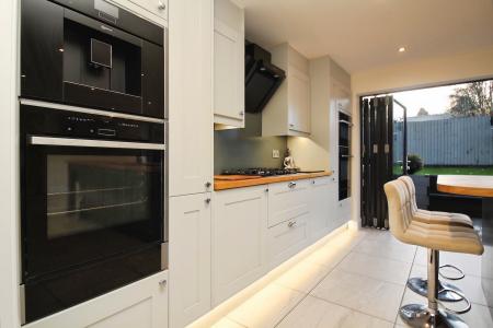 5 bedroom Detached house for sale in Fairefield Crescent, Glenfield, LE3