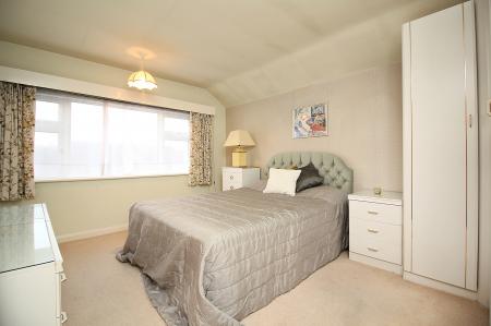 3 bedroom Detached house for sale in Farmway, Braunstone Town, LE3