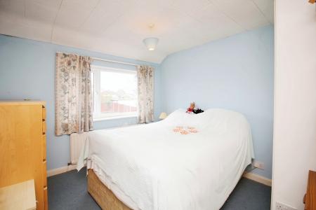 3 bedroom Semi-detached house for sale in Farmway, Braunstone Town, LE3