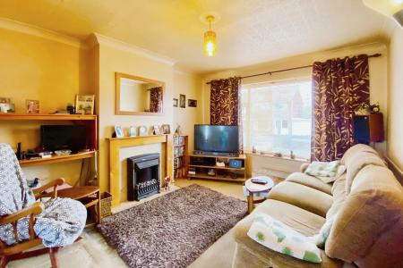 3 bedroom Semi-detached house for sale in Farmway, Braunstone Town, LE3
