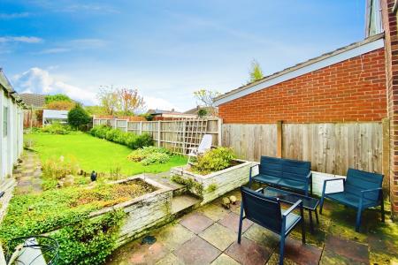 3 bedroom Semi-detached house for sale in Farmway, Braunstone Town, LE3