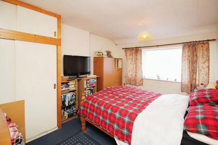 3 bedroom Semi-detached house for sale in Farmway, Braunstone Town, LE3