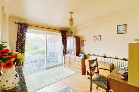 3 bedroom Semi-detached house for sale in Farmway, Braunstone Town, LE3