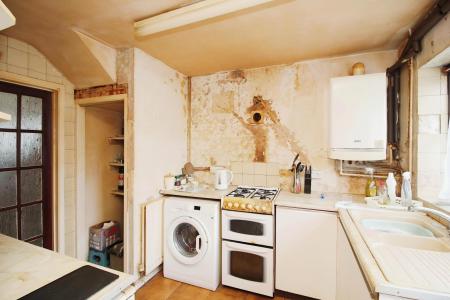 3 bedroom Semi-detached house for sale in Farmway, Braunstone Town, LE3