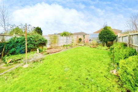 3 bedroom Semi-detached house for sale in Farmway, Braunstone Town, LE3