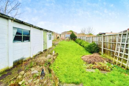 3 bedroom Semi-detached house for sale in Farmway, Braunstone Town, LE3