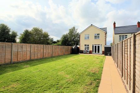 4 bedroom Detached house for sale in Fieldway, Earl Shilton, LE9