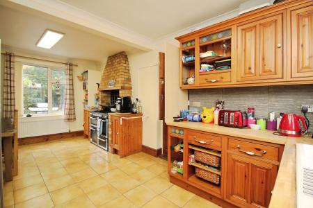 3 bedroom Semi-detached house for sale in Glenhills Boulevard, Leicester, LE2