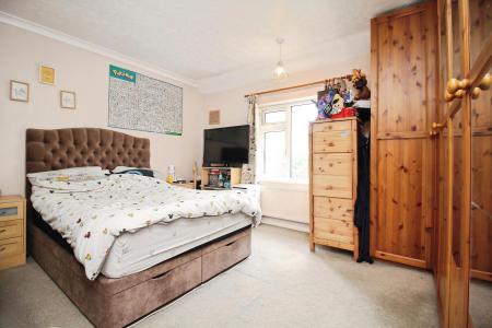 3 bedroom Semi-detached house for sale in Glenhills Boulevard, Leicester, LE2