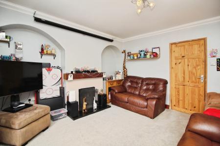 3 bedroom Semi-detached house for sale in Glenhills Boulevard, Leicester, LE2