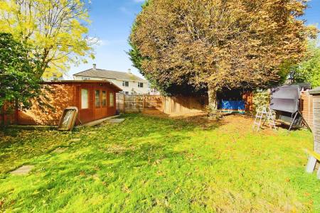 3 bedroom Semi-detached house for sale in Glenhills Boulevard, Leicester, LE2