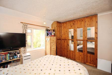 3 bedroom Semi-detached house for sale in Glenhills Boulevard, Leicester, LE2