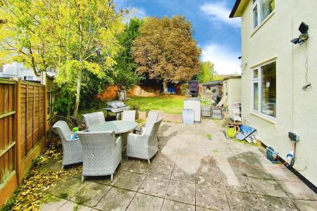 3 bedroom Semi-detached house for sale in Glenhills Boulevard, Leicester, LE2