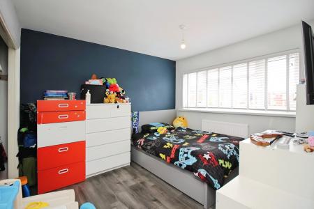 3 bedroom Terraced House for sale in Green Walk, Western Park, Leicester, LE3
