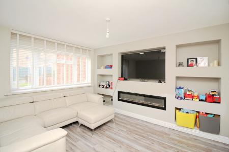 3 bedroom Terraced House for sale in Green Walk, Western Park, Leicester, LE3
