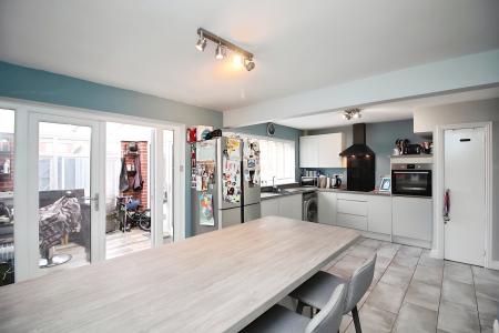 3 bedroom Terraced House for sale in Green Walk, Western Park, Leicester, LE3