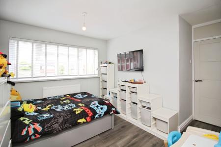 3 bedroom Terraced House for sale in Green Walk, Western Park, Leicester, LE3