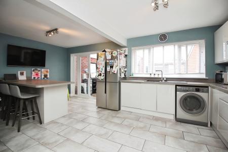 3 bedroom Terraced House for sale in Green Walk, Western Park, Leicester, LE3