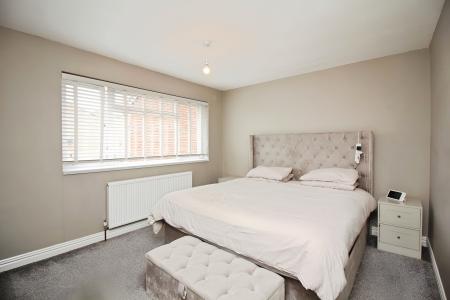 3 bedroom Terraced House for sale in Green Walk, Western Park, Leicester, LE3