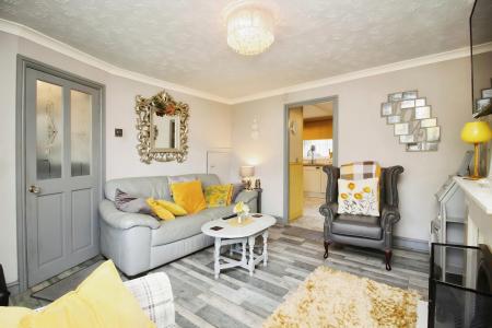 4 bedroom Semi-detached house for sale in Grosvenor Close, Glen Parva, LE2