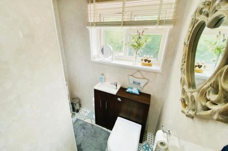 4 bedroom Semi-detached house for sale in Grosvenor Close, Glen Parva, LE2