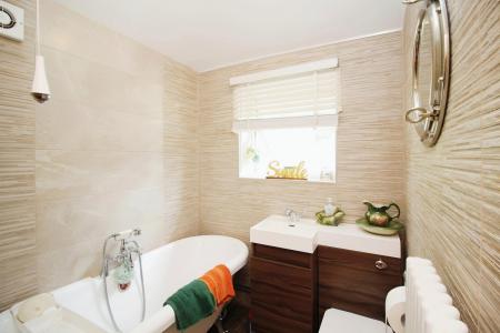 4 bedroom Semi-detached house for sale in Grosvenor Close, Glen Parva, LE2