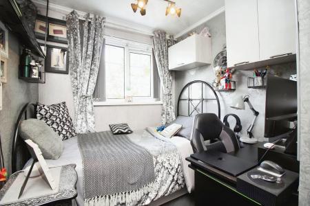 4 bedroom Semi-detached house for sale in Grosvenor Close, Glen Parva, LE2