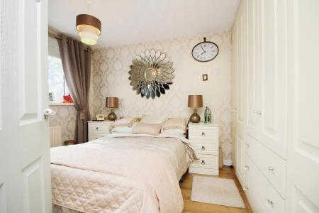 4 bedroom Semi-detached house for sale in Grosvenor Close, Glen Parva, LE2