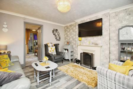 4 bedroom Semi-detached house for sale in Grosvenor Close, Glen Parva, LE2