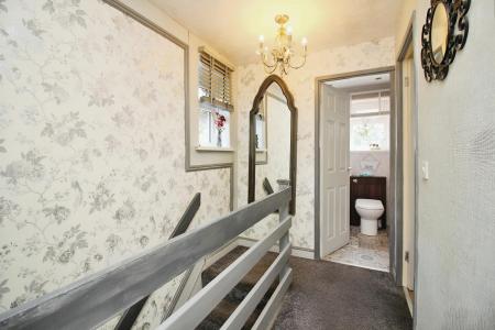 4 bedroom Semi-detached house for sale in Grosvenor Close, Glen Parva, LE2