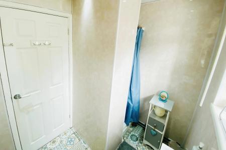 4 bedroom Semi-detached house for sale in Grosvenor Close, Glen Parva, LE2