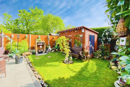 3 bedroom Detached house for sale in Guinevere Way, Leicester Forest East, LE3