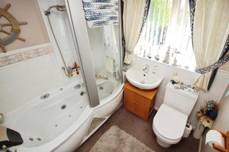3 bedroom Detached house for sale in Guinevere Way, Leicester Forest East, LE3
