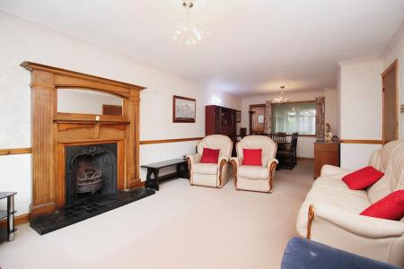 3 bedroom Detached house for sale in Harecroft Crescent, Sapcote, LE9